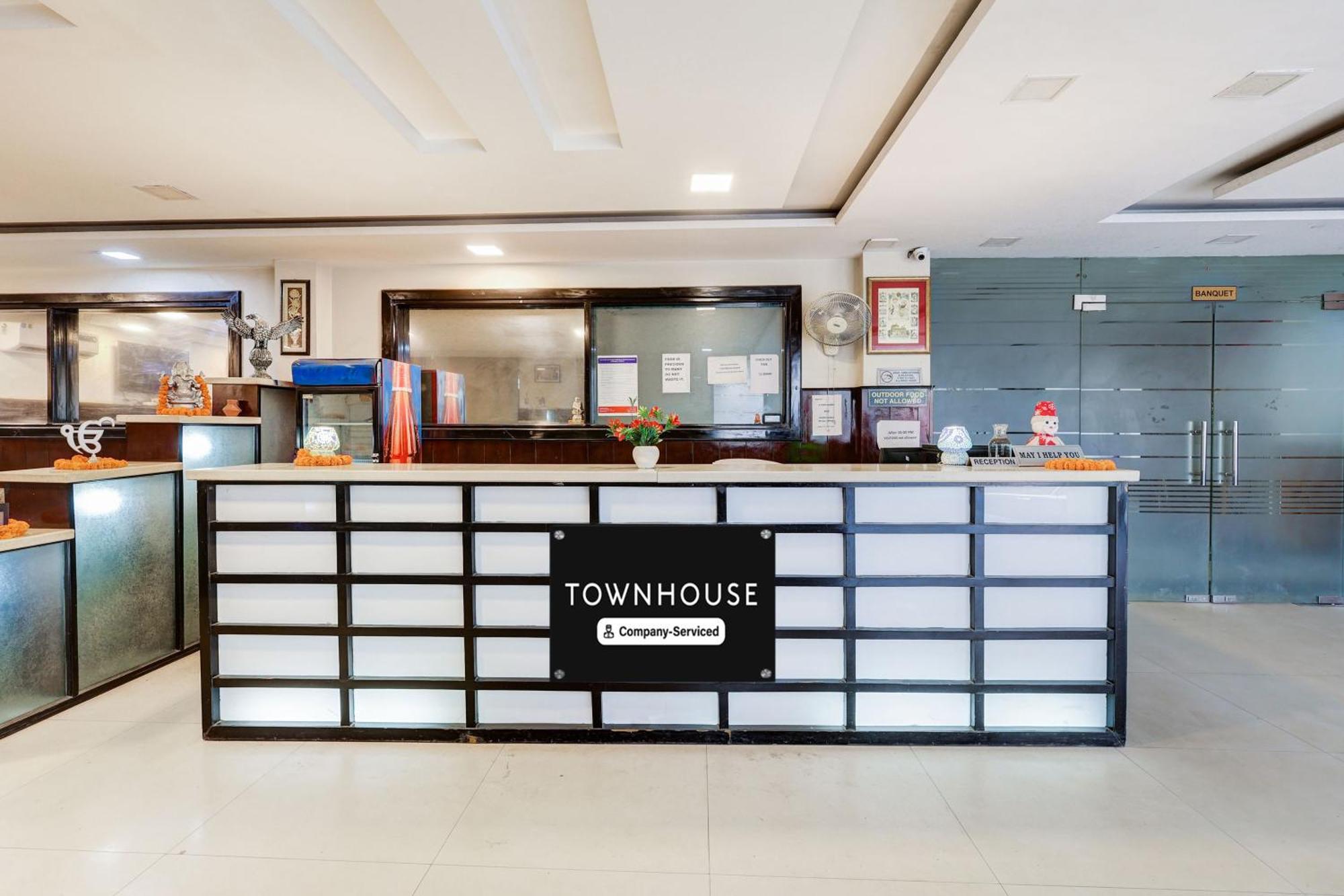 Super Townhouse Sector 38 Gurgaon Near Medanta Hotel ภายนอก รูปภาพ