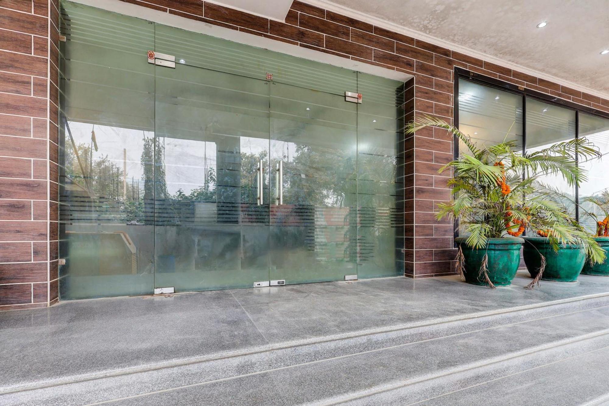 Super Townhouse Sector 38 Gurgaon Near Medanta Hotel ภายนอก รูปภาพ