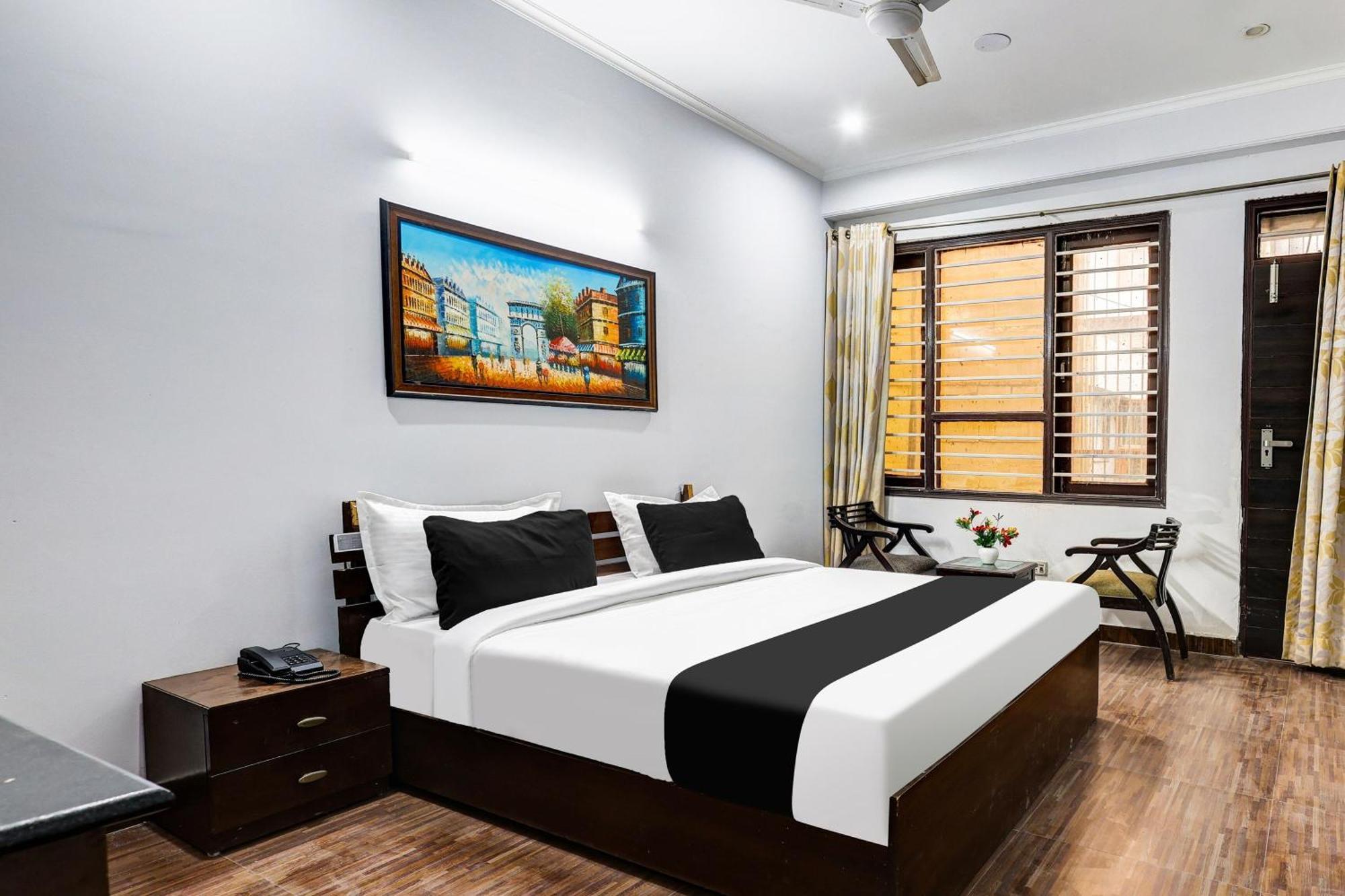 Super Townhouse Sector 38 Gurgaon Near Medanta Hotel ภายนอก รูปภาพ