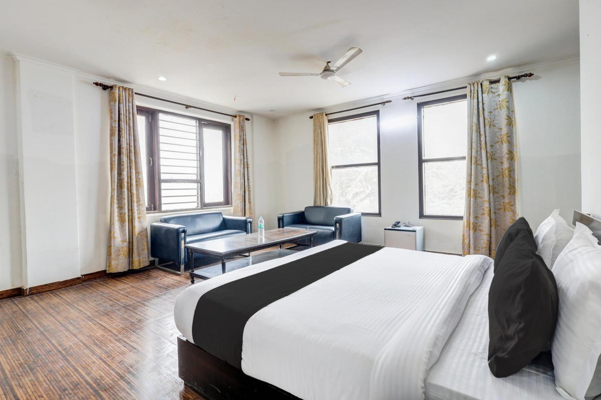 Super Townhouse Sector 38 Gurgaon Near Medanta Hotel ภายนอก รูปภาพ