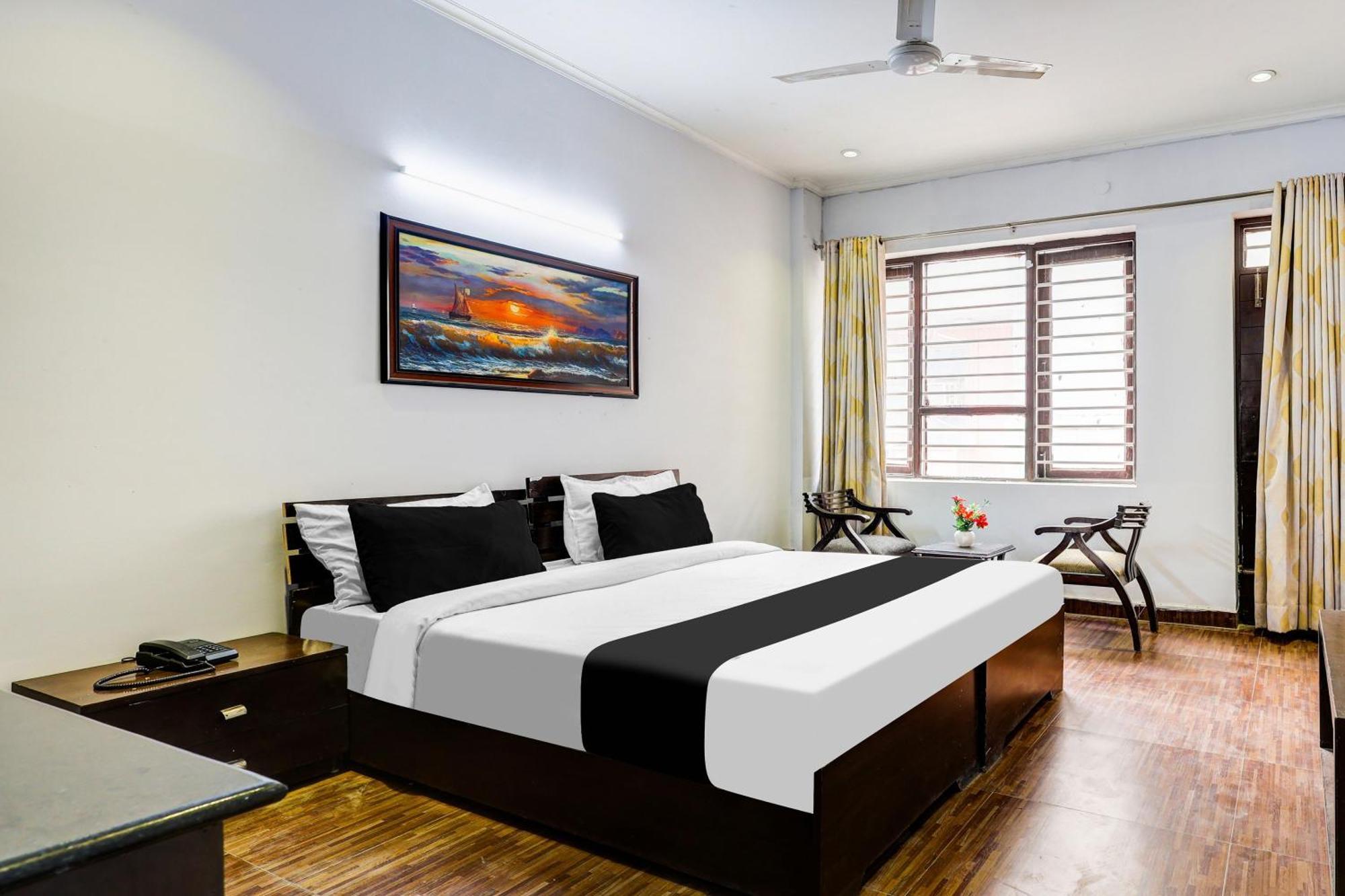Super Townhouse Sector 38 Gurgaon Near Medanta Hotel ภายนอก รูปภาพ