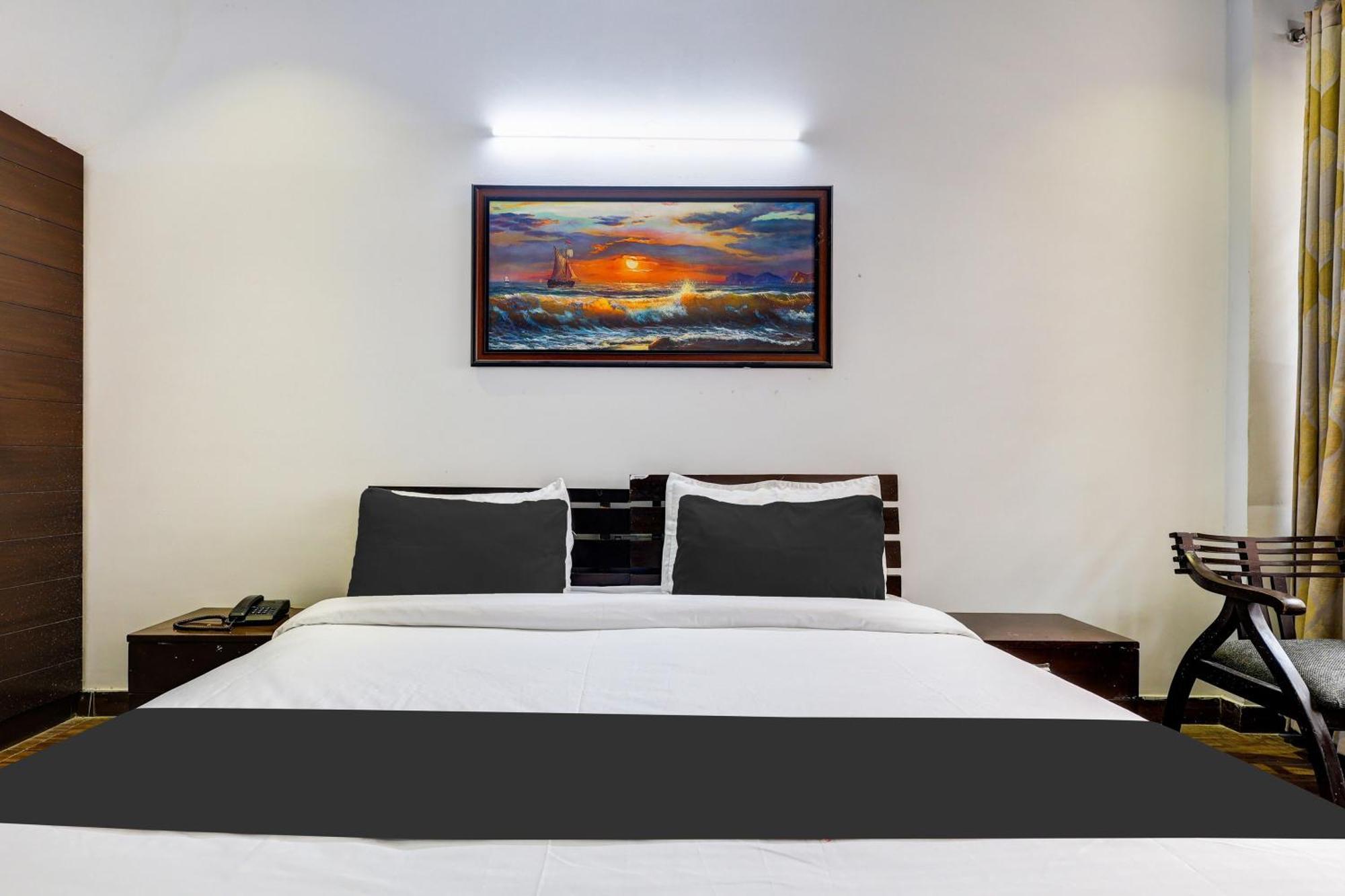 Super Townhouse Sector 38 Gurgaon Near Medanta Hotel ภายนอก รูปภาพ
