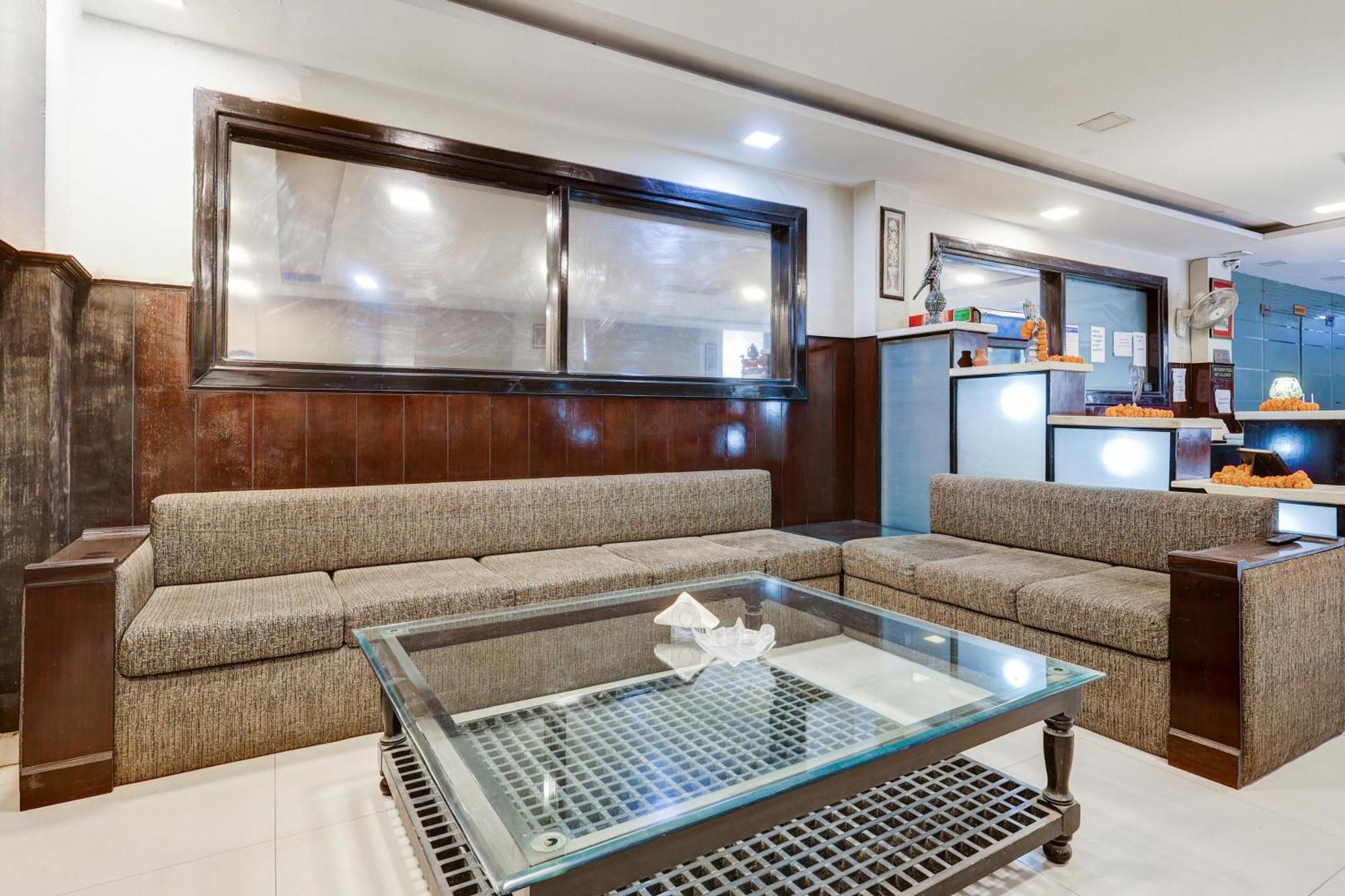 Super Townhouse Sector 38 Gurgaon Near Medanta Hotel ภายนอก รูปภาพ