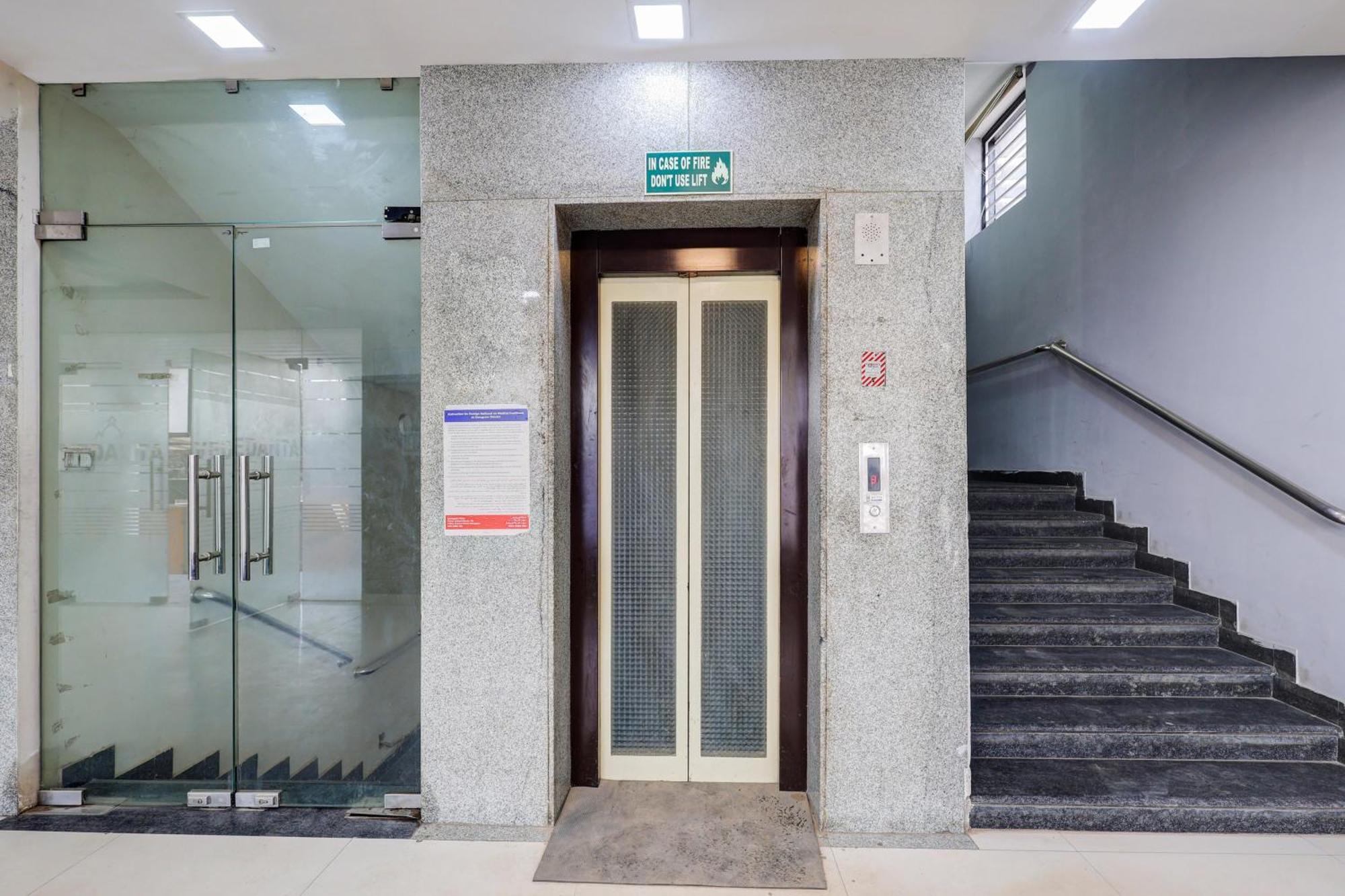 Super Townhouse Sector 38 Gurgaon Near Medanta Hotel ภายนอก รูปภาพ