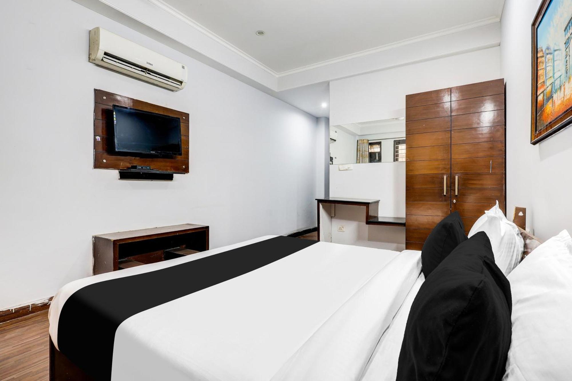 Super Townhouse Sector 38 Gurgaon Near Medanta Hotel ภายนอก รูปภาพ