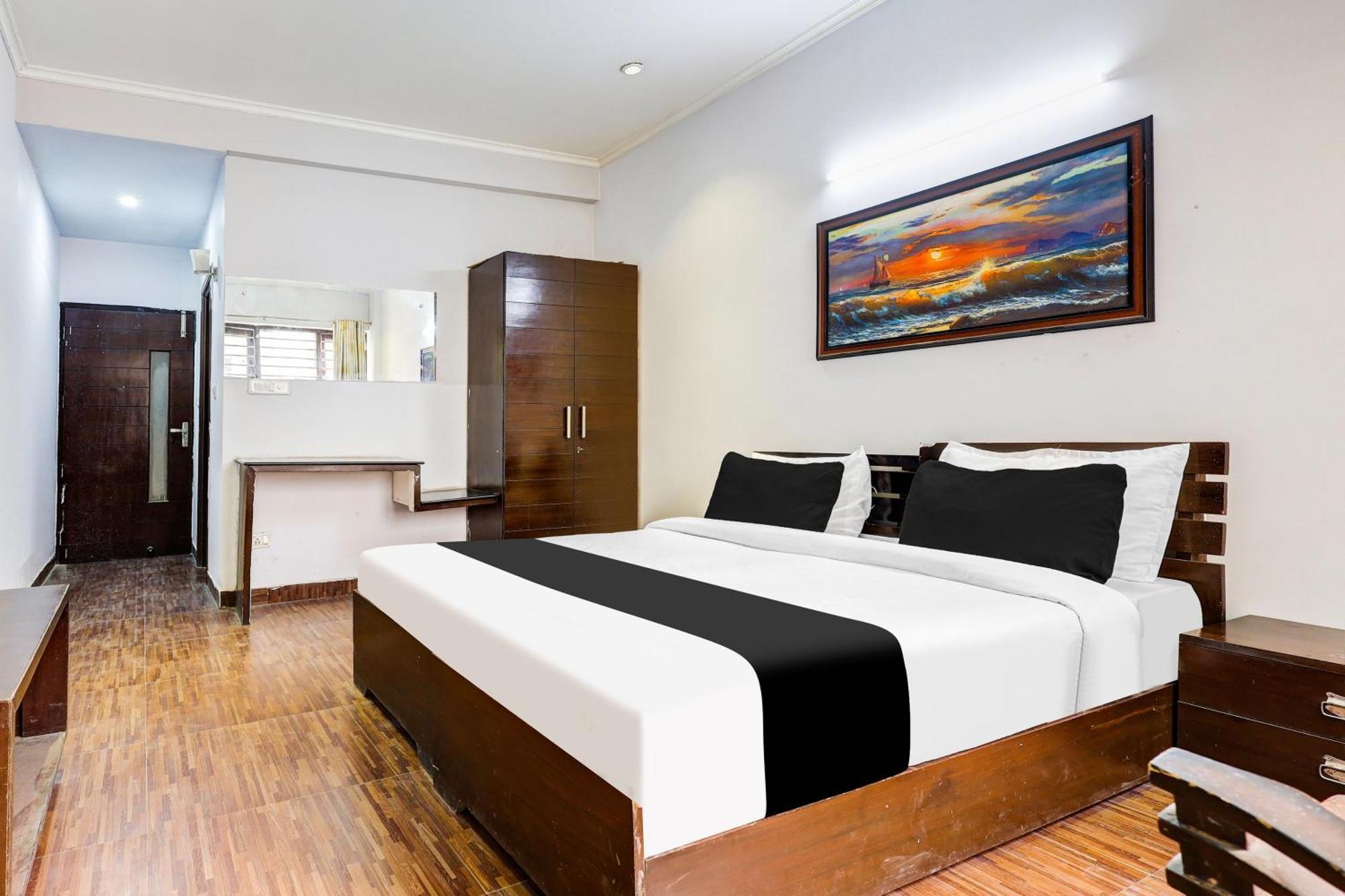 Super Townhouse Sector 38 Gurgaon Near Medanta Hotel ภายนอก รูปภาพ