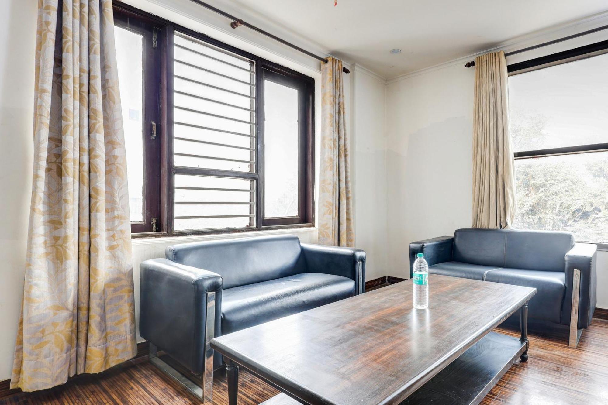 Super Townhouse Sector 38 Gurgaon Near Medanta Hotel ภายนอก รูปภาพ