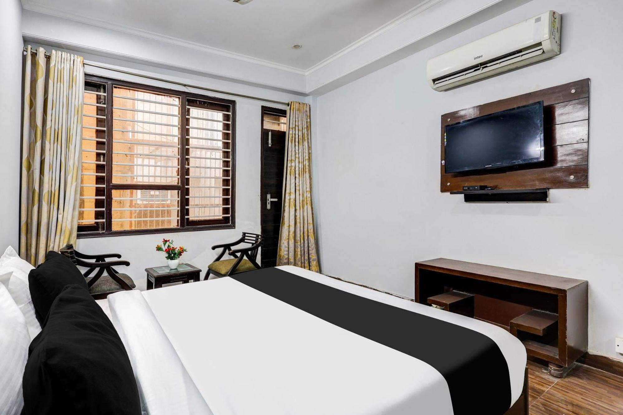 Super Townhouse Sector 38 Gurgaon Near Medanta Hotel ภายนอก รูปภาพ