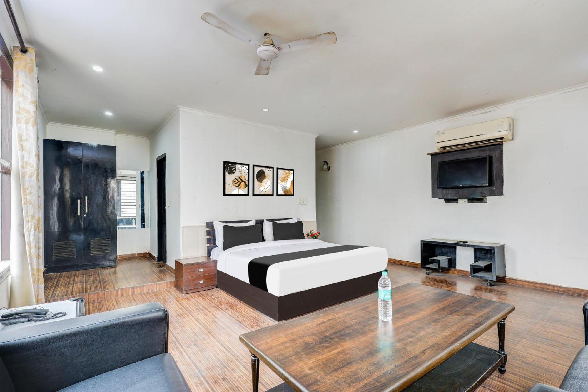 Super Townhouse Sector 38 Gurgaon Near Medanta Hotel ภายนอก รูปภาพ