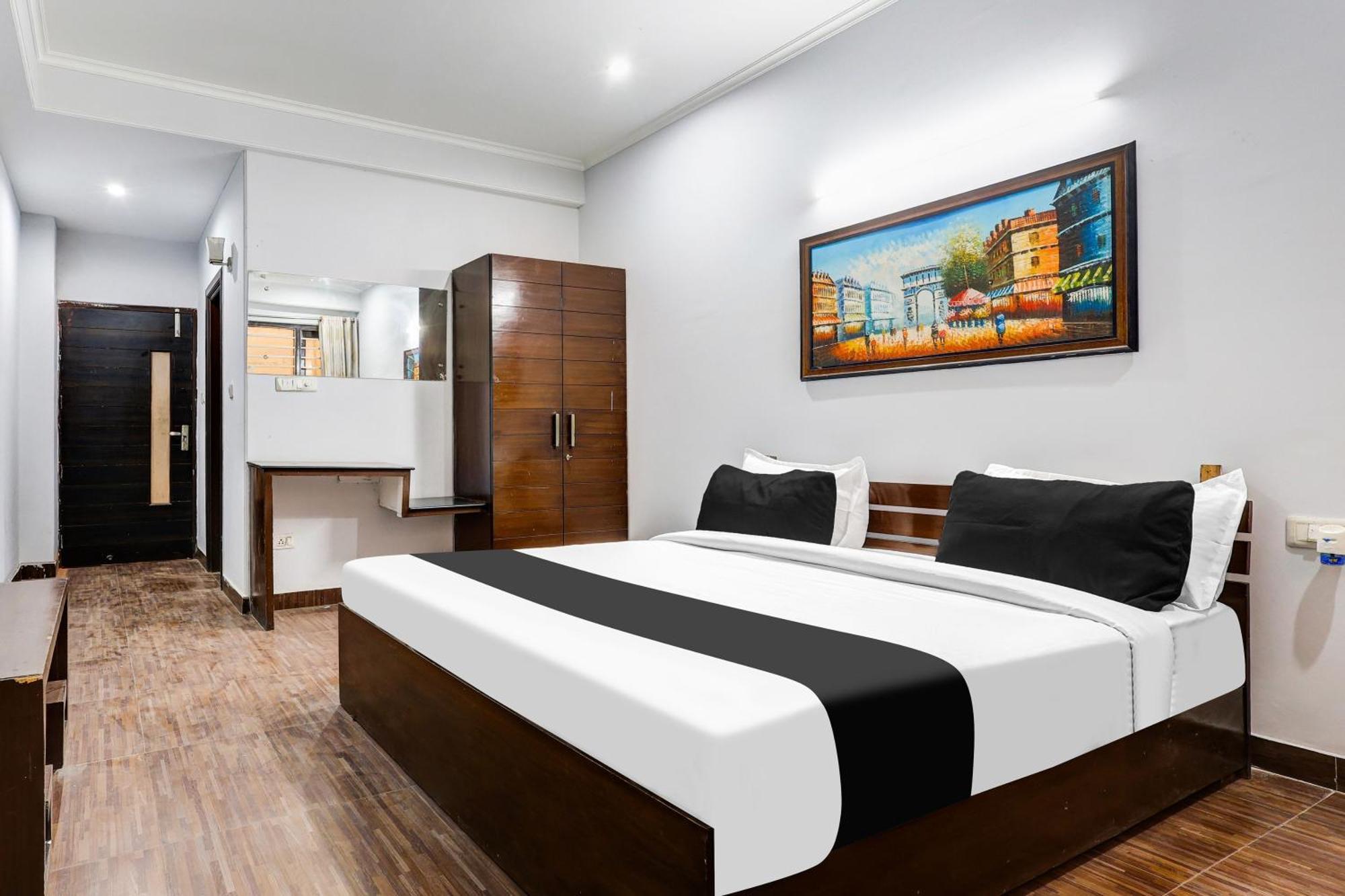 Super Townhouse Sector 38 Gurgaon Near Medanta Hotel ภายนอก รูปภาพ